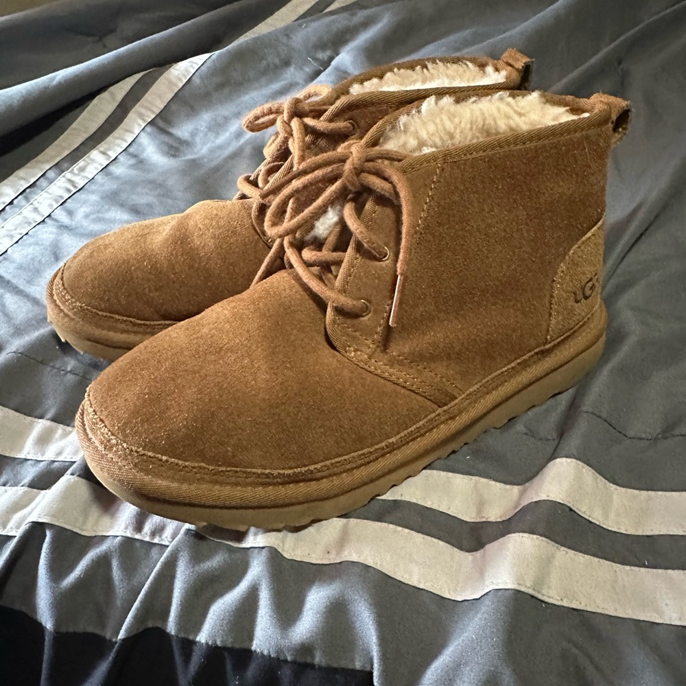 Chestnut laced Uggs - Picture 3 of 3
